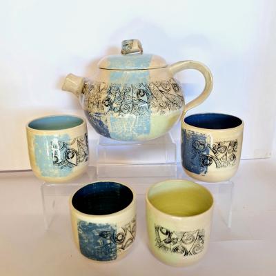 Théière à la perle et ses mugs assortis